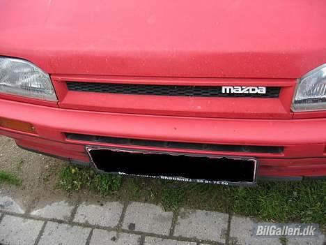 Mazda 323  solgt  - hmm..  billede 4