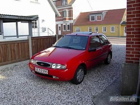 Ford Fiesta SOLGT billede 1