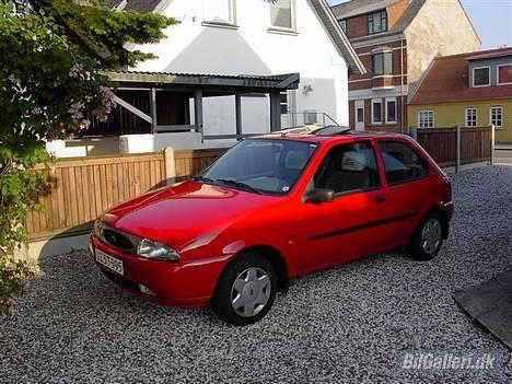 Ford Fiesta SOLGT billede 3