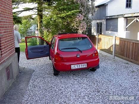 Ford Fiesta SOLGT billede 4