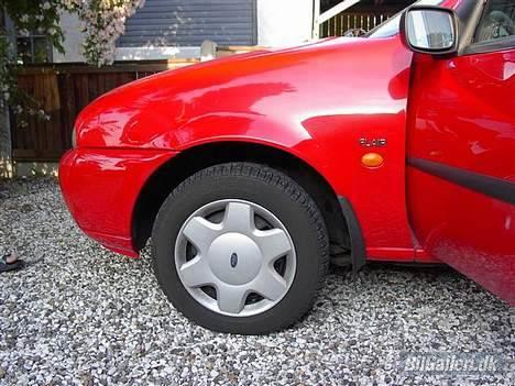 Ford Fiesta SOLGT billede 8