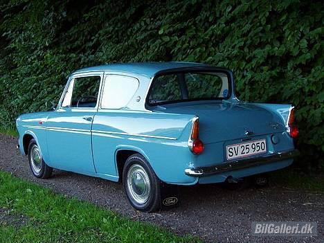 Ford Anglia 105E - org. stenklapper med Ford logo. billede 2