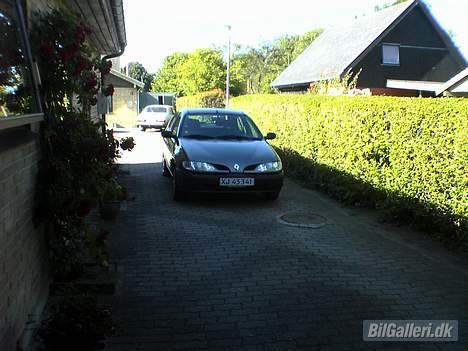 Renault Mégane *Solgt* - Hjemme i indkørselen billede 20