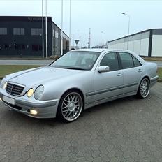 Mercedes Benz E220 CDI solgt