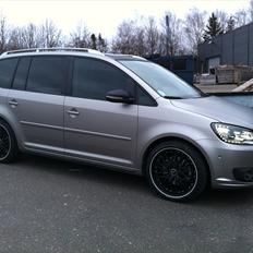 VW Touran (SOLGT 31/10/2011)