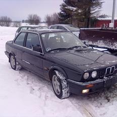 BMW 320I E30