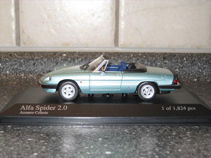 Alfa Romeo Spider Veloce - 1:43 model af Alfa Romeo Spider S-III, med de rigtige Cromodora stjerne-fælge billede 18