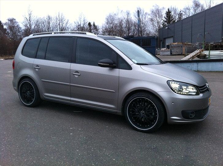 VW Touran (SOLGT 31/10/2011) billede 1