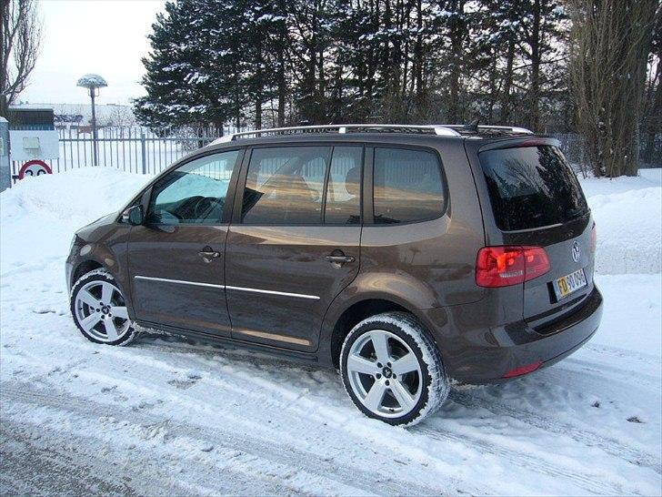 VW Touran (SOLGT 31/10/2011) billede 2