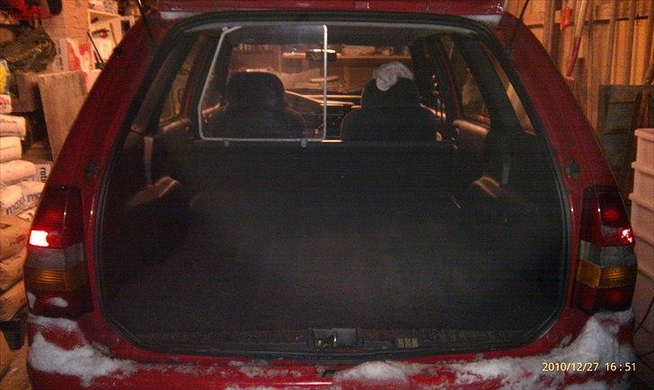 Ford Escort estate van ***SOLGT*** - Ny støvsuget varerum. Dejligt med en ren bil, he he billede 10