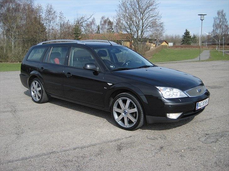 Ford Mondeo St.car 2,5 V6 - Ikke til at se det, men bilen har kørt 205 tkm. billede 1