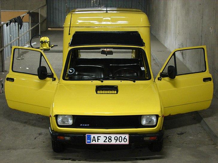 Fiat 127 b Fiorino stc. - Den smarte tagspoiler, hvor man faktisk godt kan transportere tungere ting, uden de flyver væk. billede 3