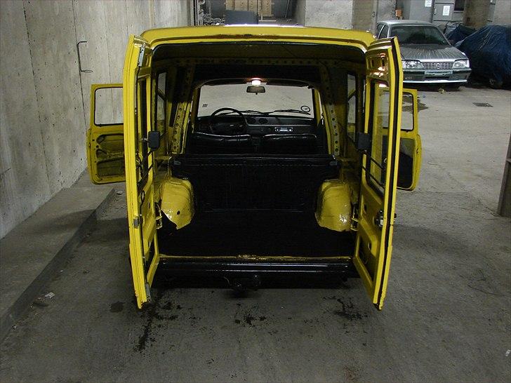 Fiat 127 b Fiorino stc. - Vognporten er åben....... Der er godt nok meget plads, vognens størrelse taget i betragtning. billede 6