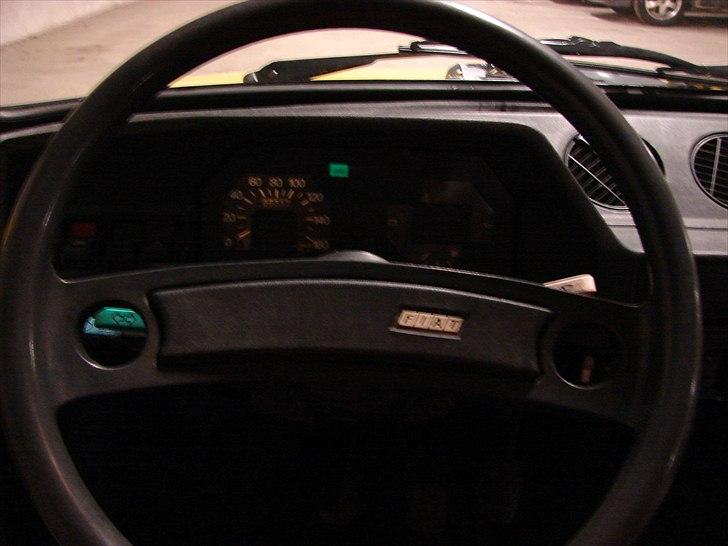 Fiat 127 b Fiorino stc. - Den multifunktionellle instrumentering, med Spedometet og tankmåler og.... og...... Øhhh - Ikke så meget mere. billede 9