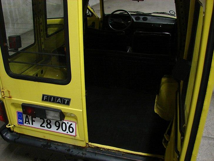 Fiat 127 b Fiorino stc. - Se selv - Skoda var IKKE de første med fleksibel bagklap, som i deres Superb....... Den lille Fiorino kan skam også åbne bagklappen i 2 tempi! ;-) billede 18