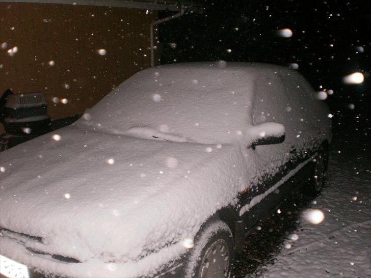 Nissan Sunny LX 1,4 Twin Cam (Skrottet) :'( - Sunny´s første sne hjemme ved mig :D <3 billede 14