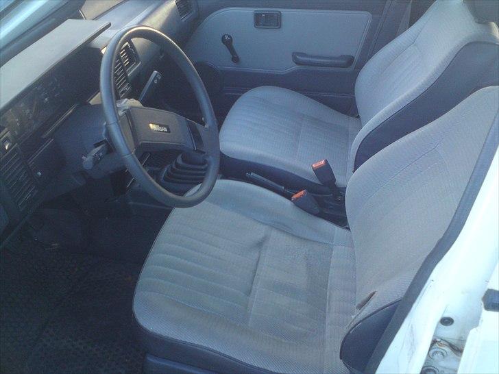 Nissan sunny 1.3lx sedan solgt billede 2