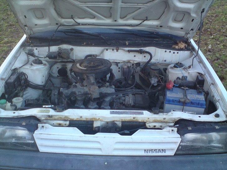 Nissan sunny 1.3lx sedan solgt billede 6