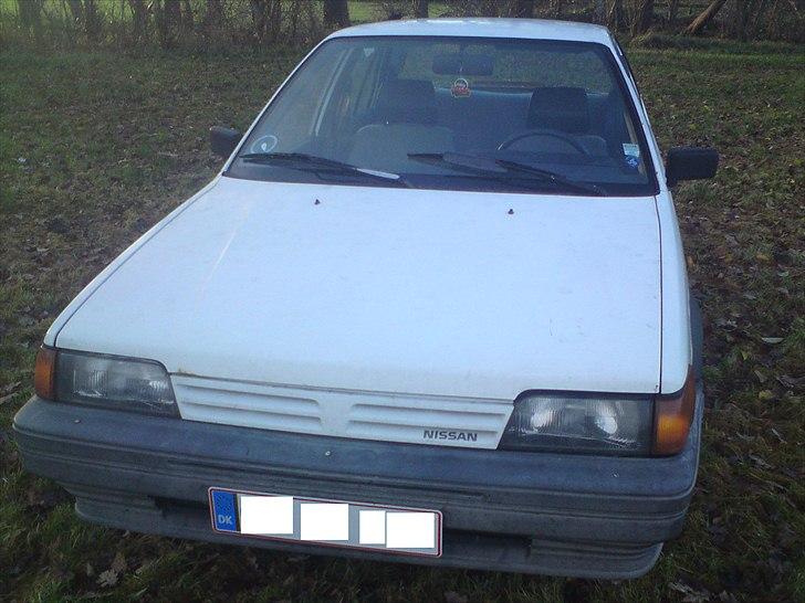 Nissan sunny 1.3lx sedan solgt billede 13