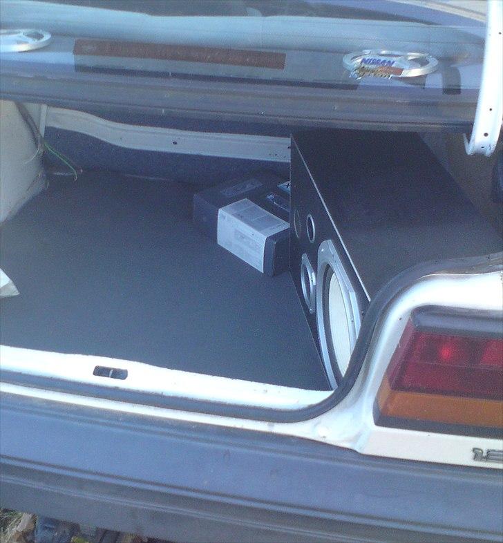 Nissan sunny 1.3lx sedan solgt billede 17