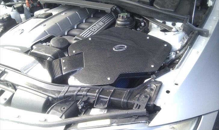 BMW E87 130i M-Sport - SOLGT - Simota Carbon Fiber Air Intake billede 19