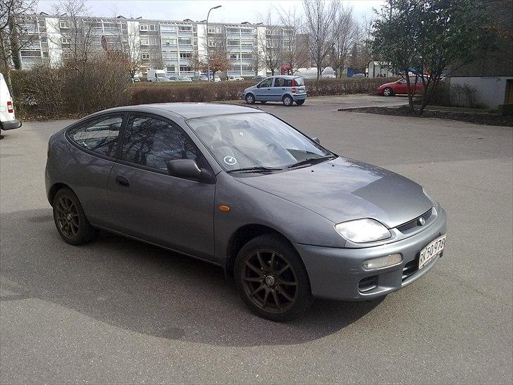 Mazda 323C BA SOLGT billede 4