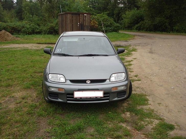 Mazda 323C BA SOLGT billede 8