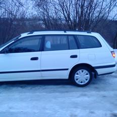 Toyota Carina E ( skrottet )