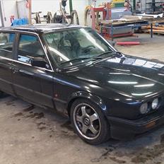 BMW e 30 318i sælged byd