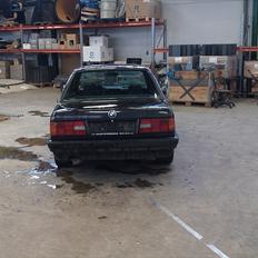 BMW e 30 318i sælged byd