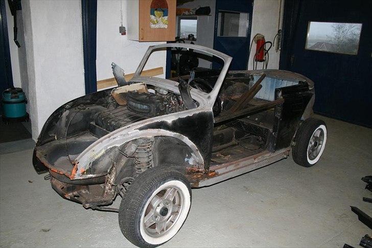 VW 1302 LS Cabriolet - Sådan så den ud da jeg strippede den....(:-( billede 9