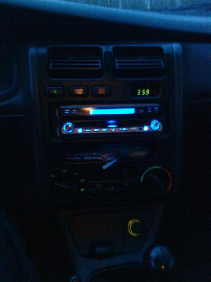 Toyota Carina E ( skrottet ) billede 8