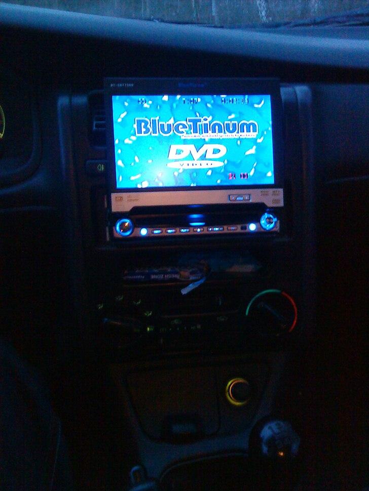 Toyota Carina E ( skrottet ) - Det er en fin skærm ^.^ Mangler godt nok bare lige et USB indgang :-S billede 9