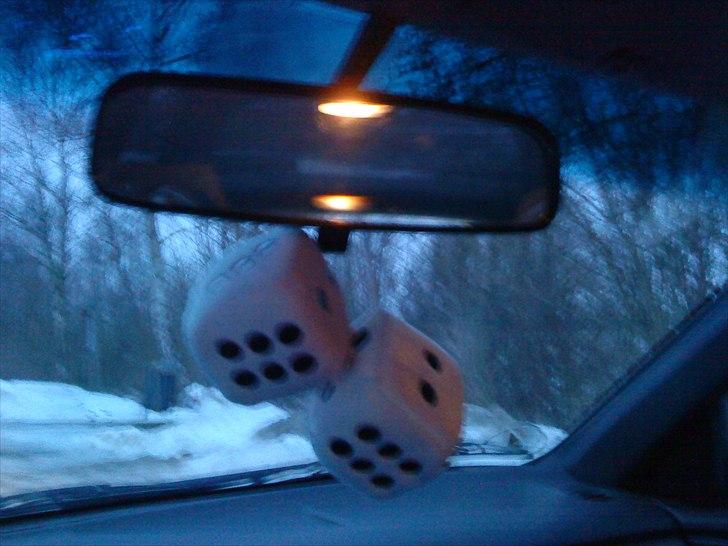 Toyota Carina E ( skrottet ) - Det skal der da bare være i en bil xD billede 10