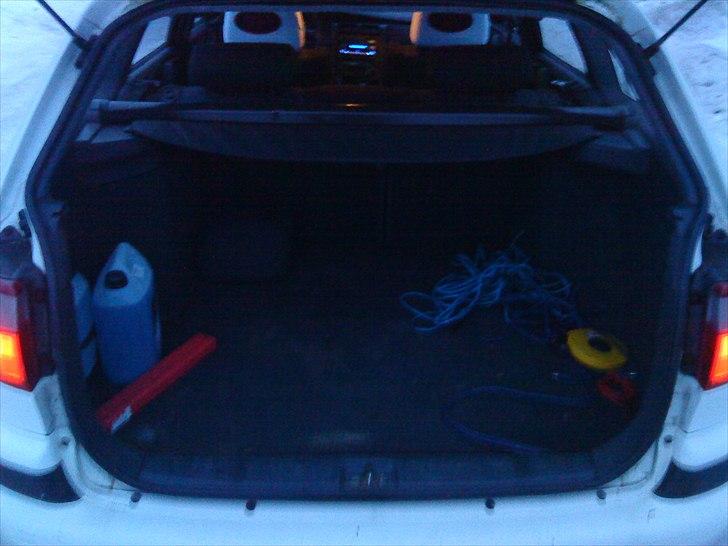 Toyota Carina E ( skrottet ) billede 16