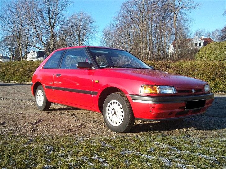 Mazda 323i !!!DØD!!! - Nyt :)  billede 1
