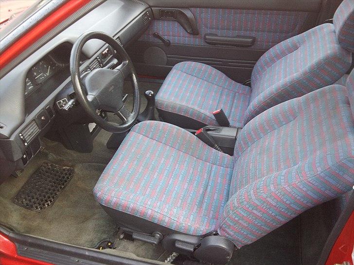 Mazda 323i !!!DØD!!! billede 5