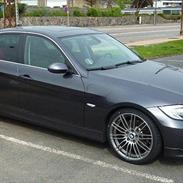 BMW E90 330i - solgt