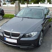 BMW E90 330i - solgt