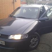 Opel vectra B 16v GL sedan