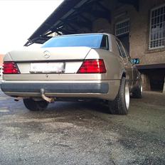 Mercedes Benz 230E w124