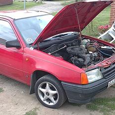 Opel kadeet 1,6 sv