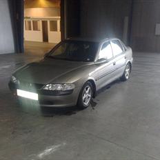 Opel Vectra 1.8i GL plus