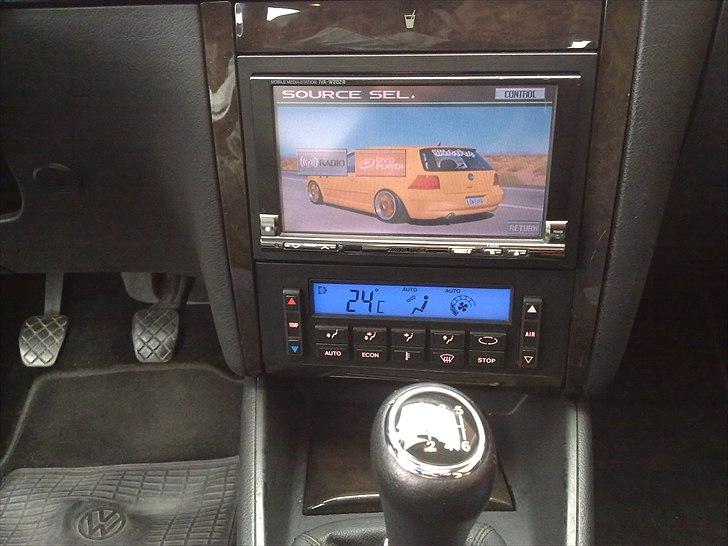 VW Golf IV GTi Turbo *SOLGT* - Alpine Headunit, selvfølgelig med baggrundbilled af en GTi billede 3