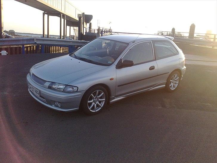 Mazda 323 Hatchback billede 1