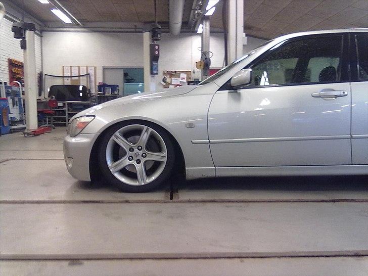 Lexus is200 sport billede 2