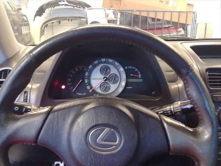 Lexus is200 sport billede 9