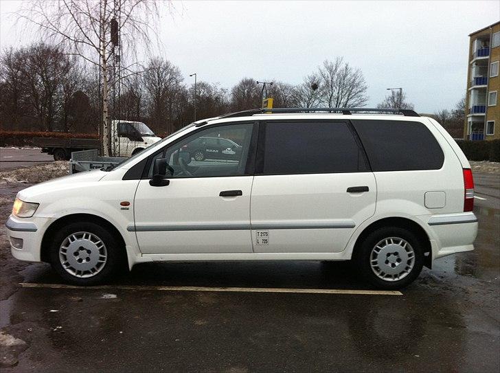 Mitsubishi Space Wagon 2,4 "SOLGT" billede 1