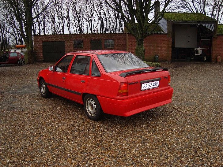 Opel Kadett E Sedan billede 2