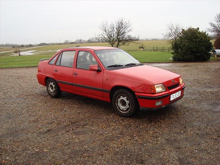 Opel Kadett E Sedan billede 5